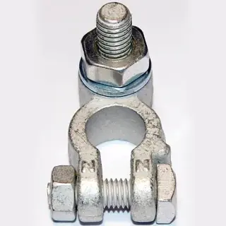 Akuklemm poldiga M10 (-)